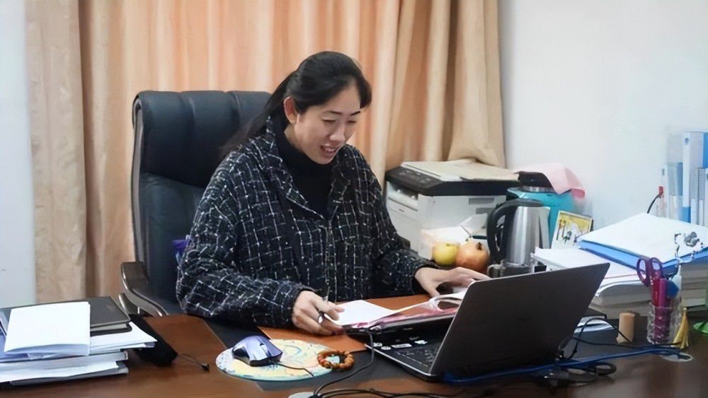 说着，高俊伟咬牙道：对了，到时候抖音名就叫超级臭吊丝。